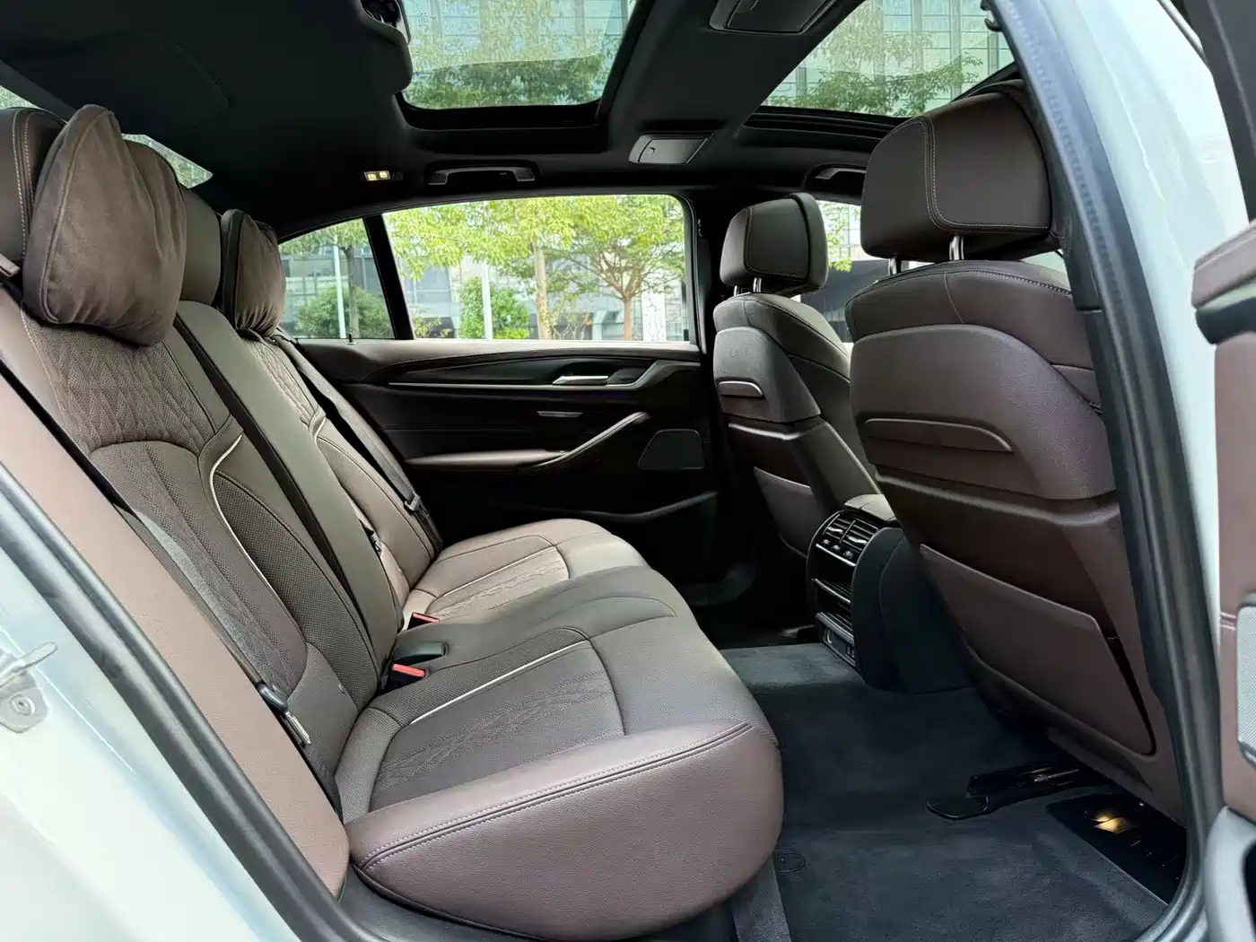 BMW 5 Series New Energy 2021 535Le Pioneer Edition M Sport Package фото 19