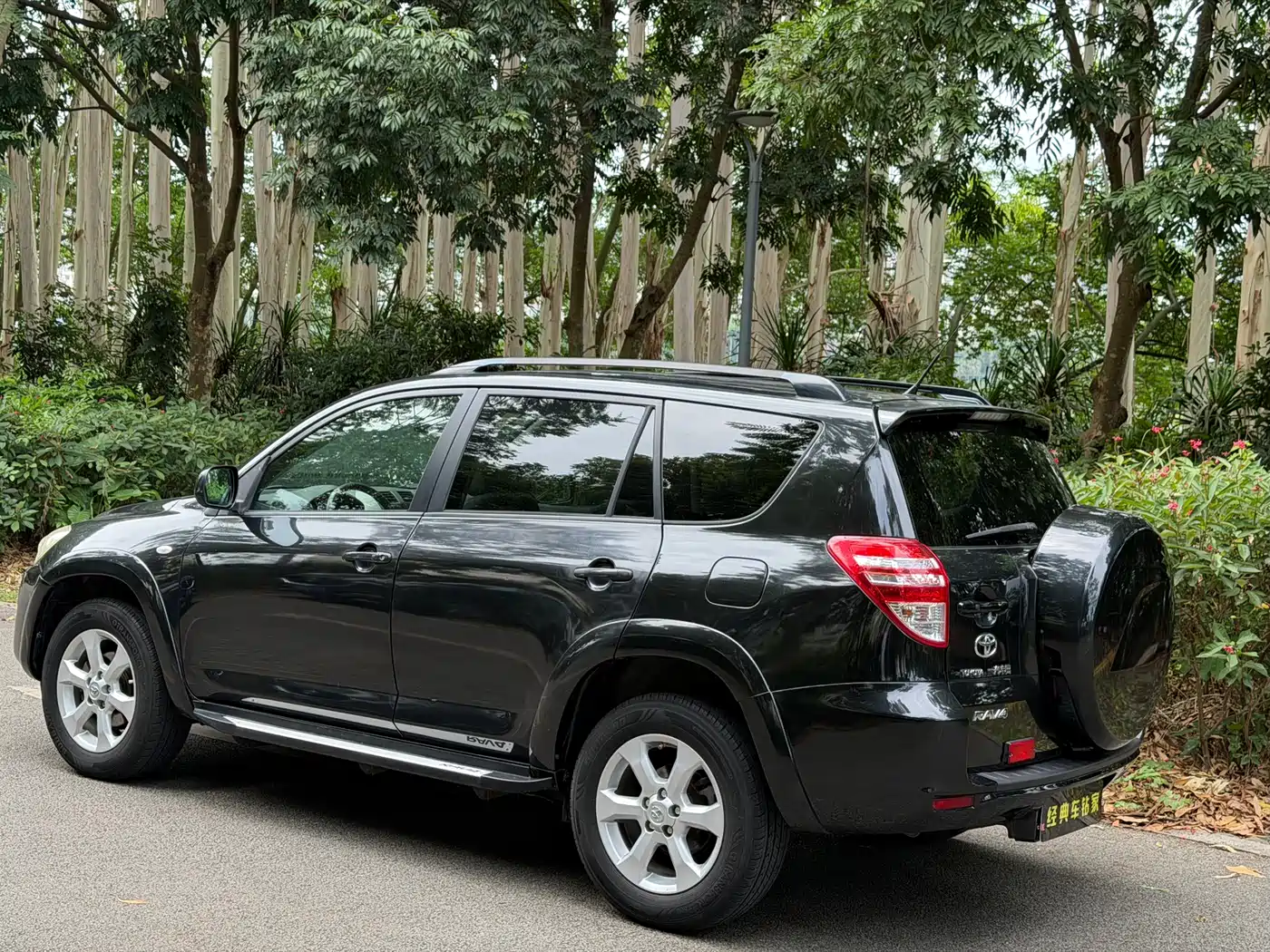 Toyota RAV4 Rongfang 2010 Model 2.0L Manual Luxury Upgrade Edition фото 3