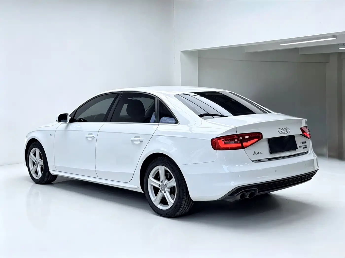 Audi A4L 2015 45 TFSI quattro Individual Sport фото 13