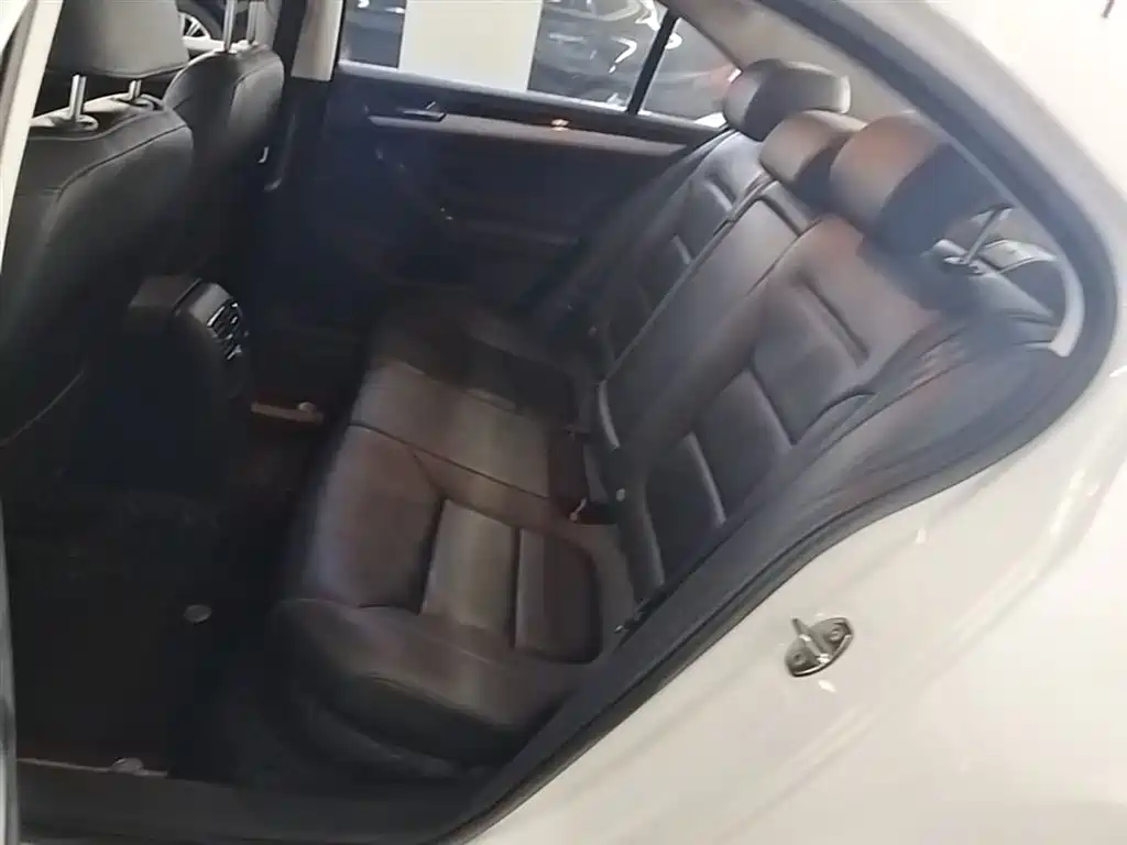 Volkswagen Sagitar 2018 180TSI DSG Premium Edition фото 17