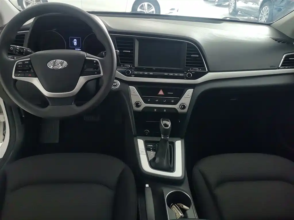 Hyundai Elantra 2016 Model 1.6L Automatic Smart Elite фото 10