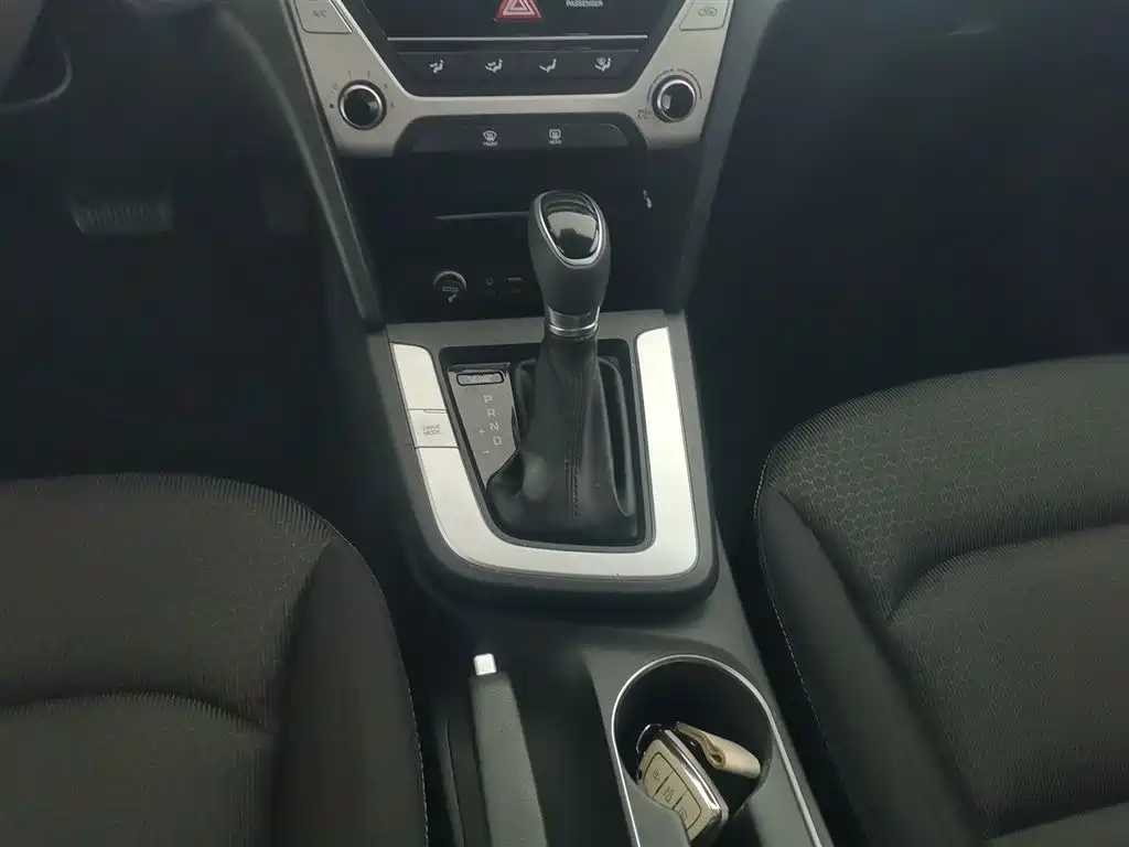 Hyundai Elantra 2016 Model 1.6L Automatic Smart Elite фото 14
