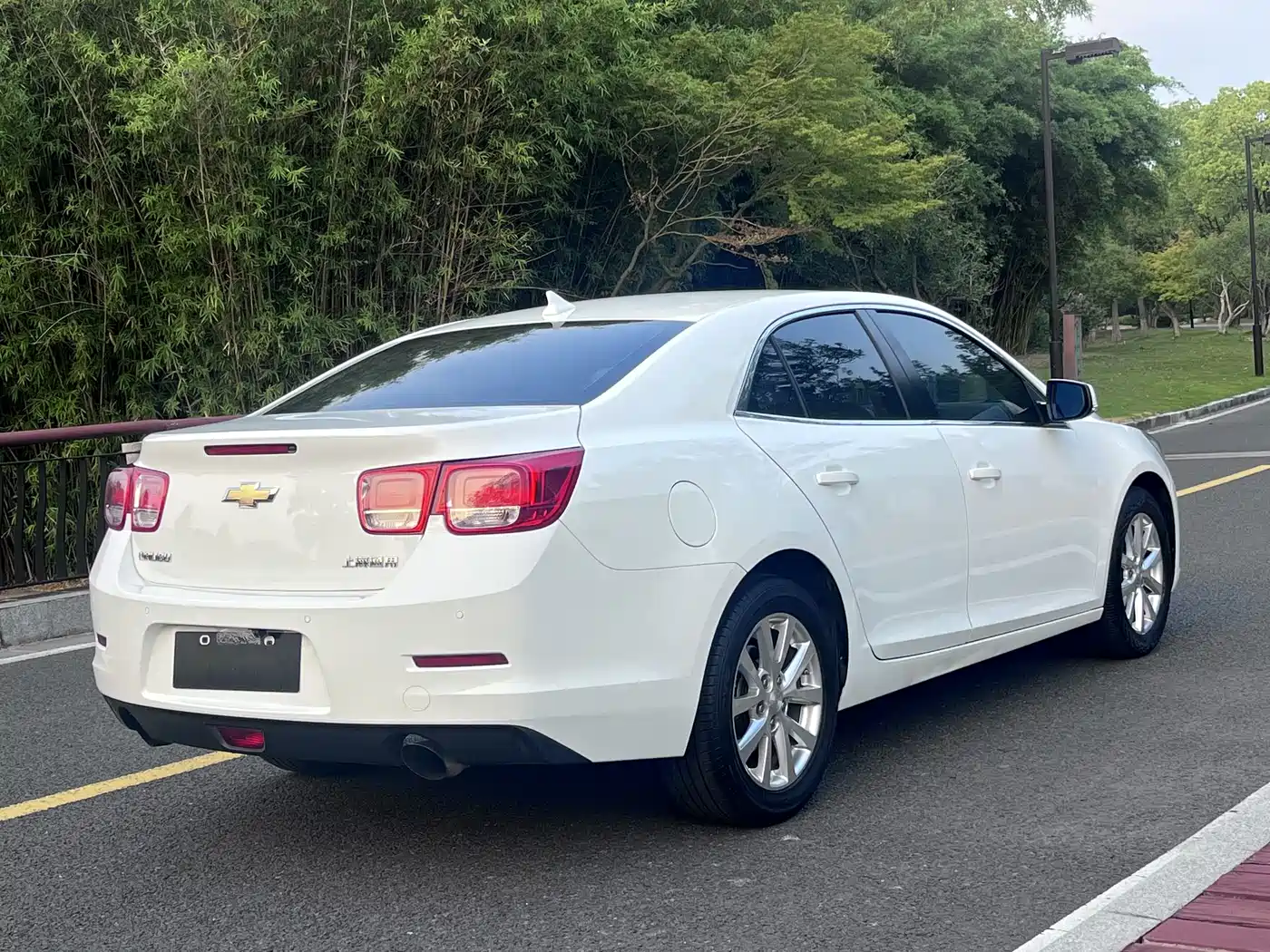 Chevrolet Malibu 2013 2.0L Automatic Luxury Edition фото 4