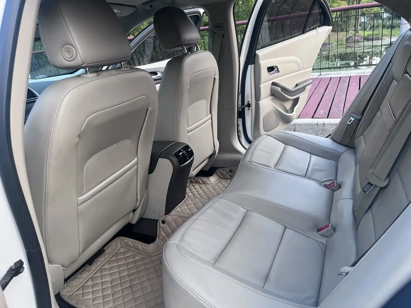 Chevrolet Malibu 2013 2.0L Automatic Luxury Edition фото 16