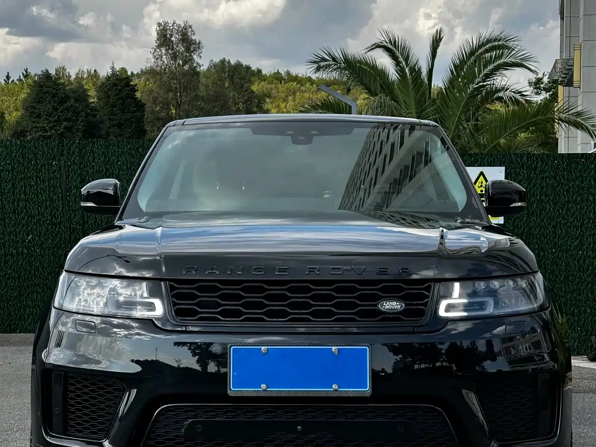Land Rover Range Rover Sport 2021 3.0 L6 Gloss Black Edition фото 2