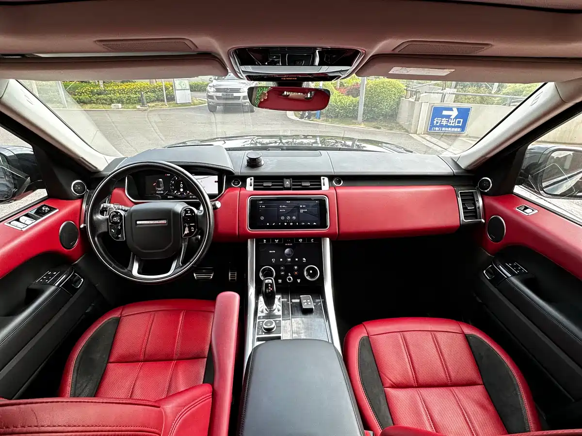 Land Rover Range Rover Sport 2021 3.0 L6 Gloss Black Edition фото 9