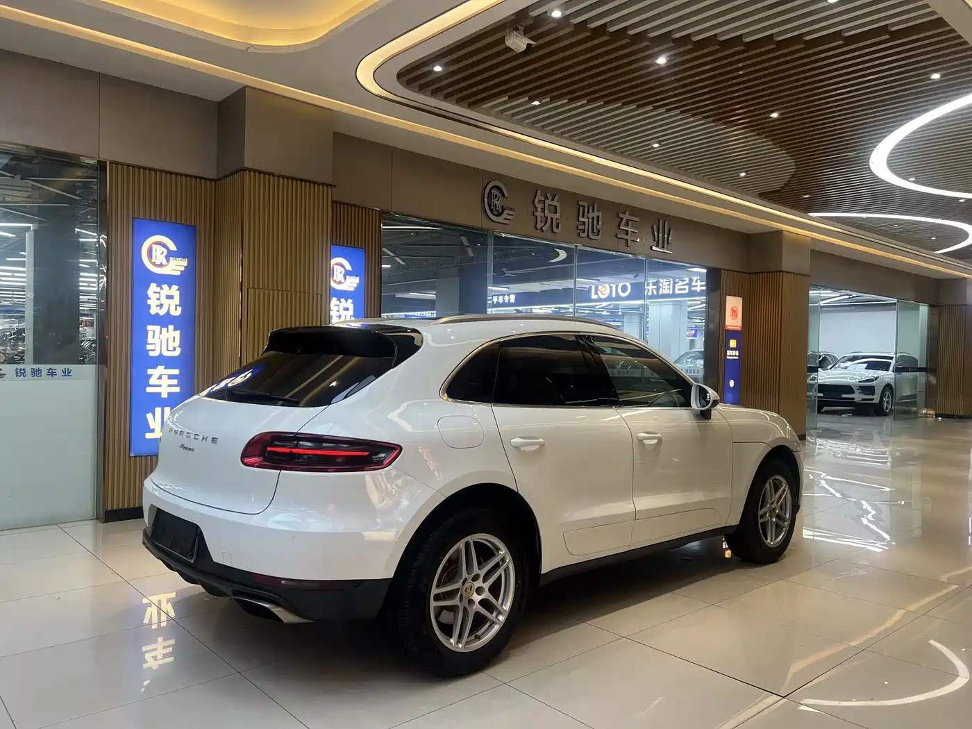 Porsche Macan 2016 Macan 2.0T фото 11