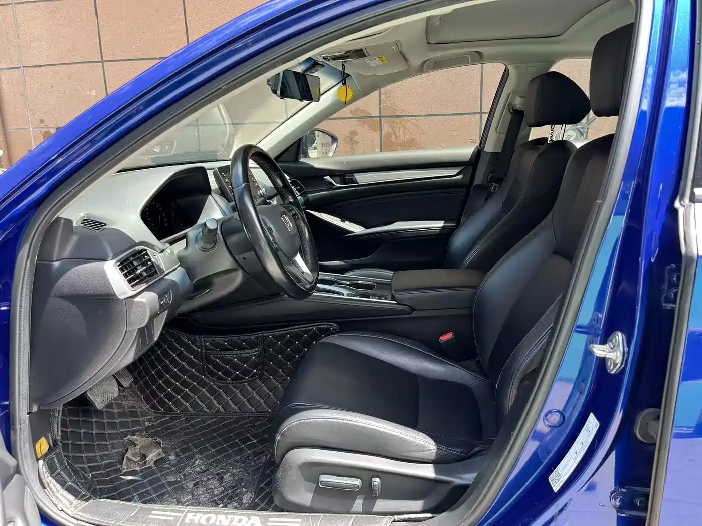 Фото 8 - Honda Accord