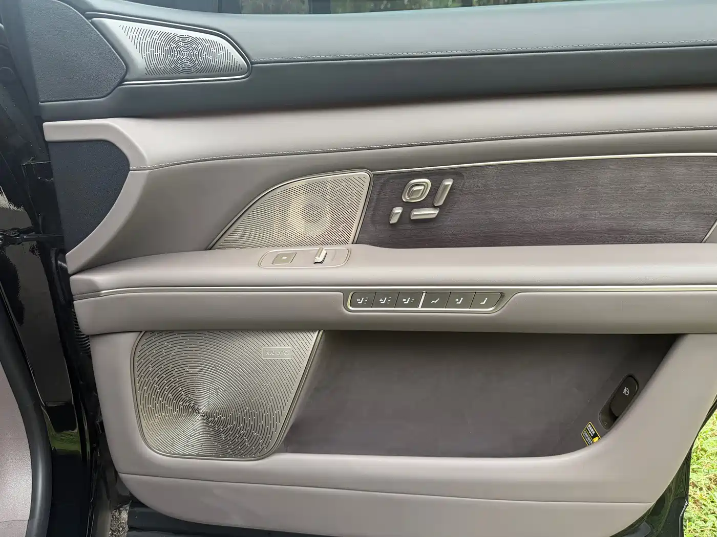 NIO ES8 2026 2025 Model 6-Seat Executive Luxury Edition