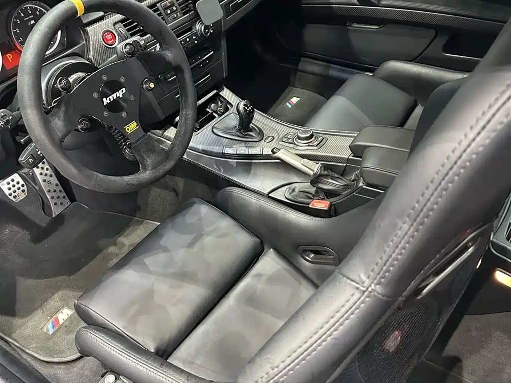 BMW M3 2011 M3 Carbon Fiber Limited Edition фото 8