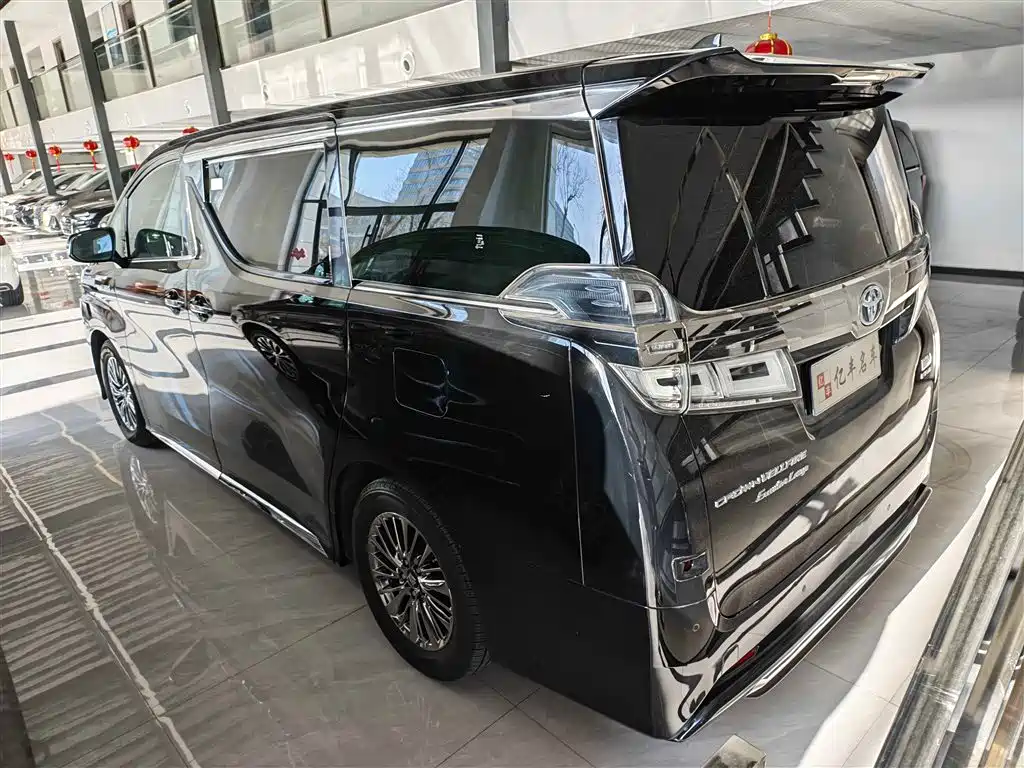 Toyota Vellfire 2021 Crown Hybrid 2.5L HV Premium Edition фото 4