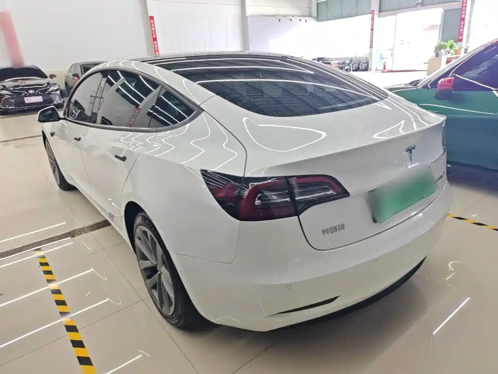 Фото 5 - Tesla Model 3