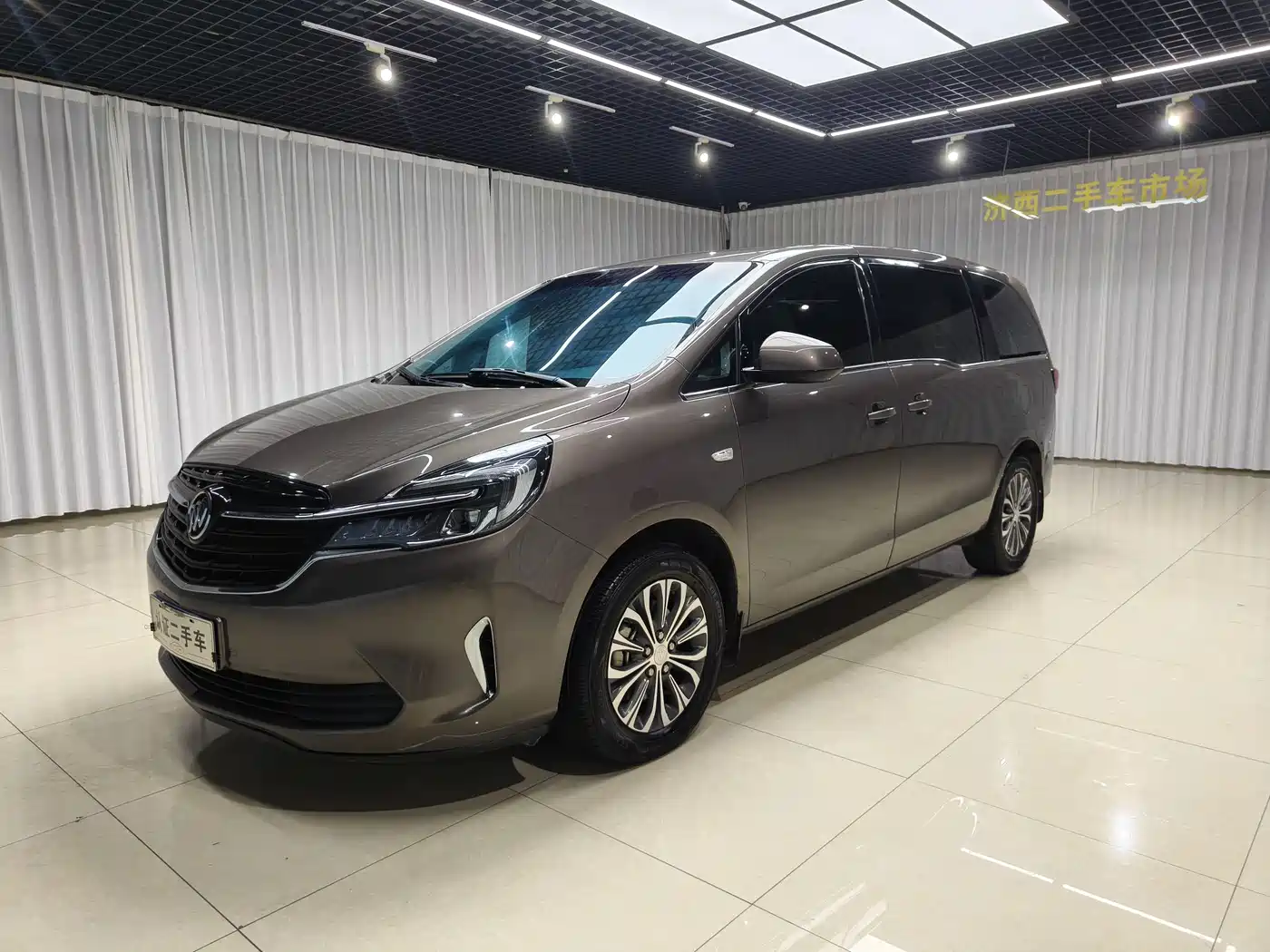 Фото 1 - Buick GL8