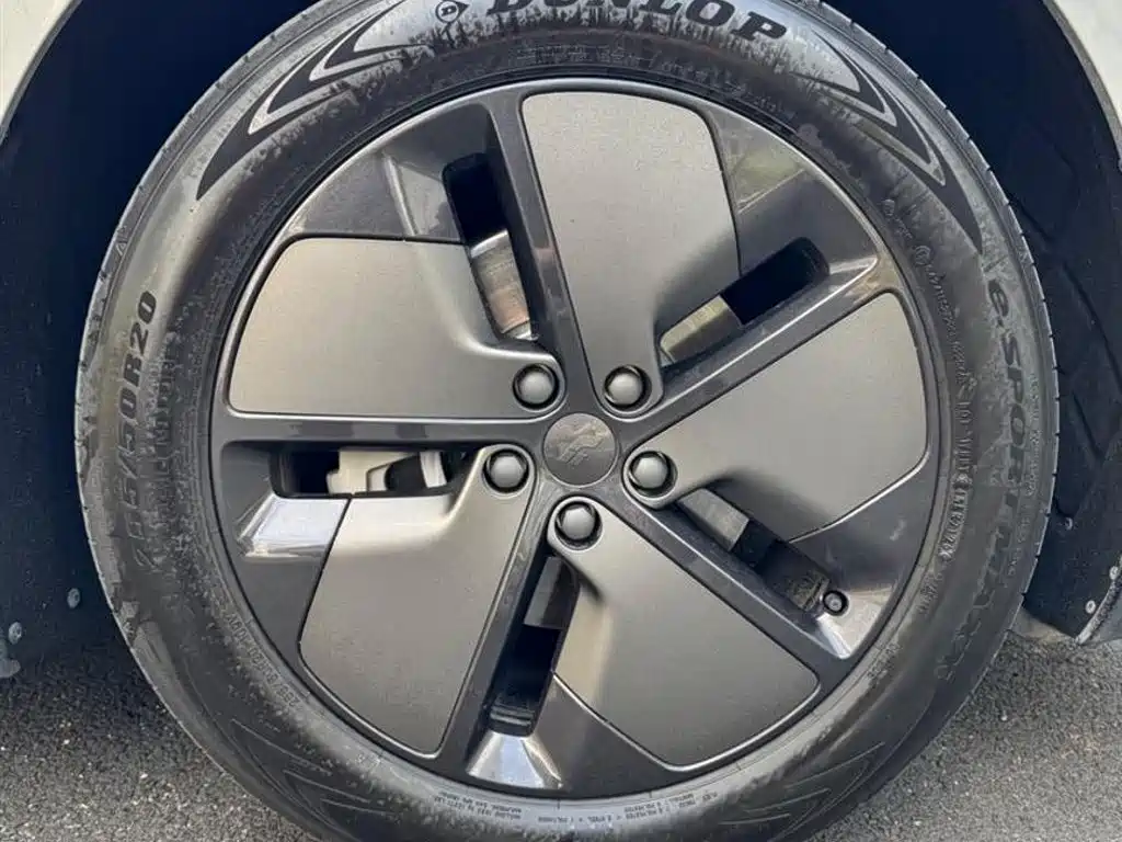Photo 8 - Li Auto i6