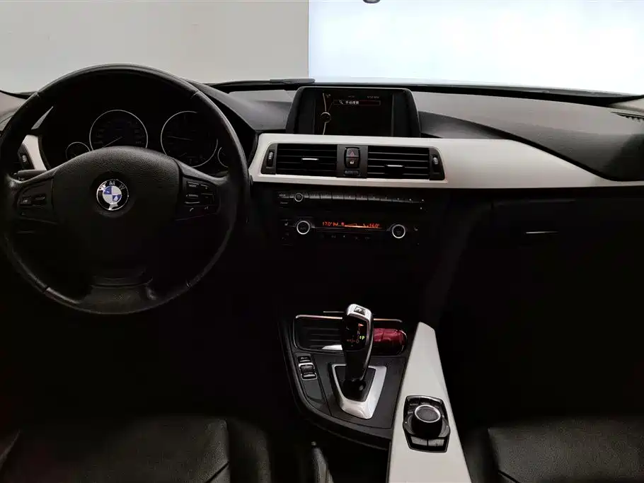 BMW 3 Series 2013 320i Fashion фото 12