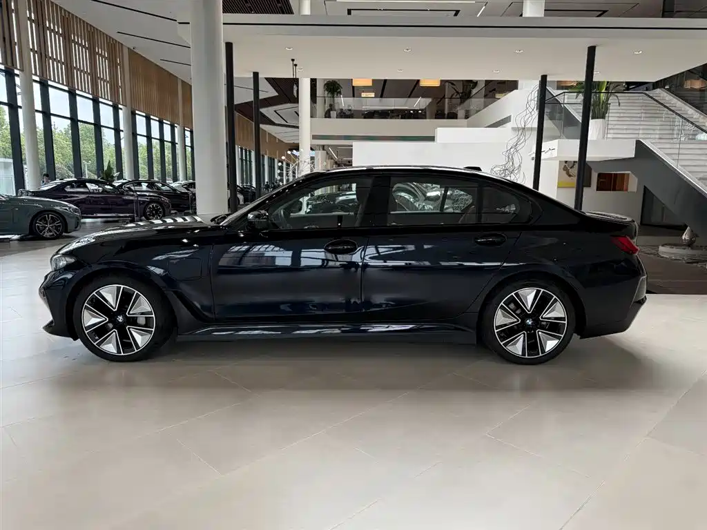 BMW i3 2024 eDrive 40 L Shadow Night Package фото 3