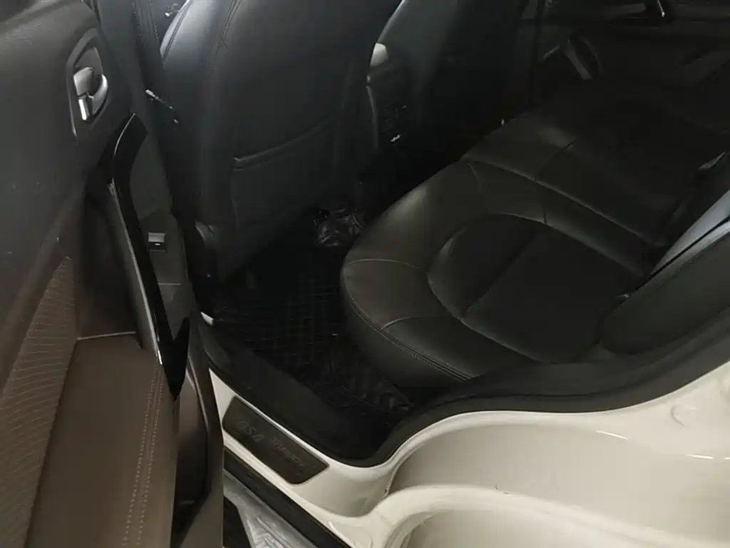 GAC Trumpchi Trumpchi GS4 2017 235T Automatic 2WD Luxury Smart Connected Edition фото 17