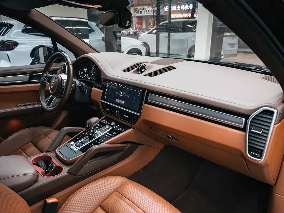 Porsche Cayenne New Energy 2023 Cayenne E-Hybrid 2.0T Platinum Edition фото 18