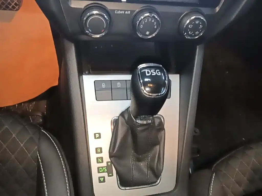 Škoda Octavia 2019 TSI280 DSG Smart Drive Luxury Edition China VI фото 14