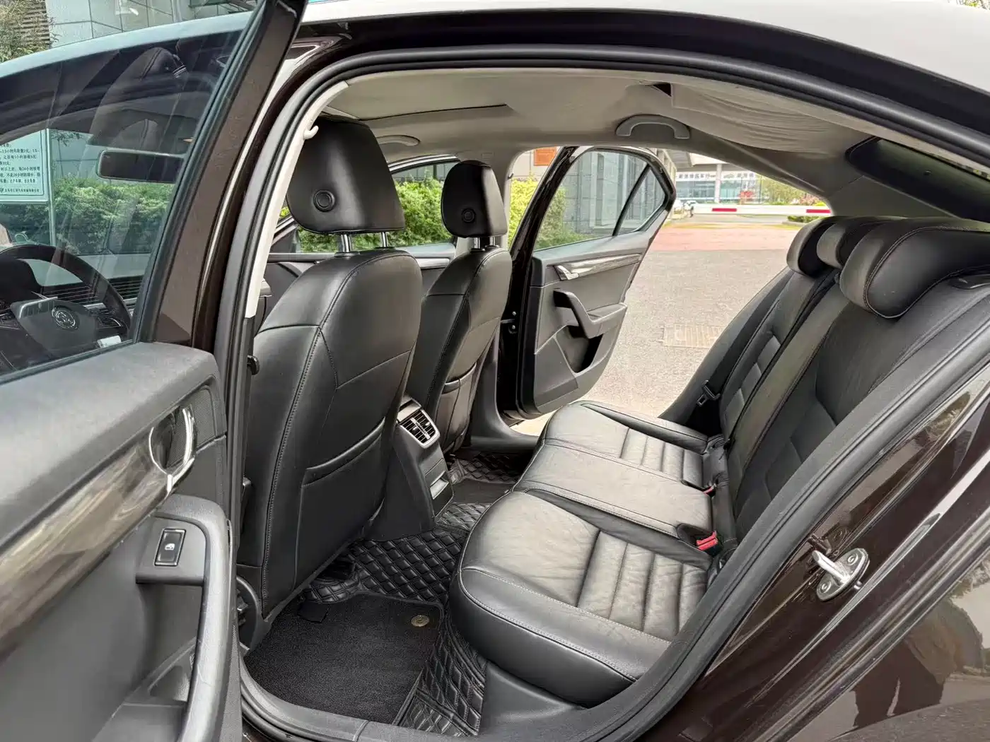 Škoda Octavia 2016 1.6L Automatic Smart Edition фото 6
