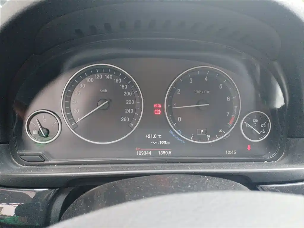 BMW 5 Series (Import) 2014 520i Classic фото 8
