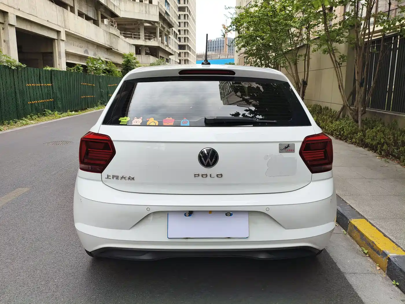 VOLKSWAGEN POLO