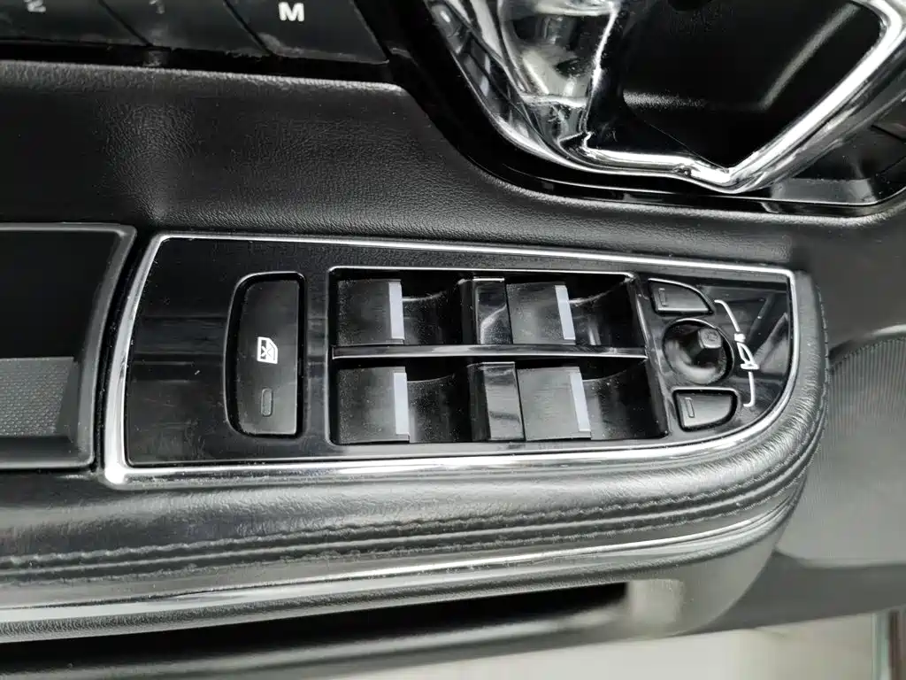Photo 9 - Jaguar XJ