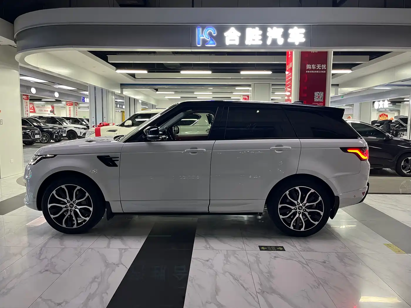 Land Rover Range Rover Sport 2021 3.0 L6 Gloss Black Edition фото 5