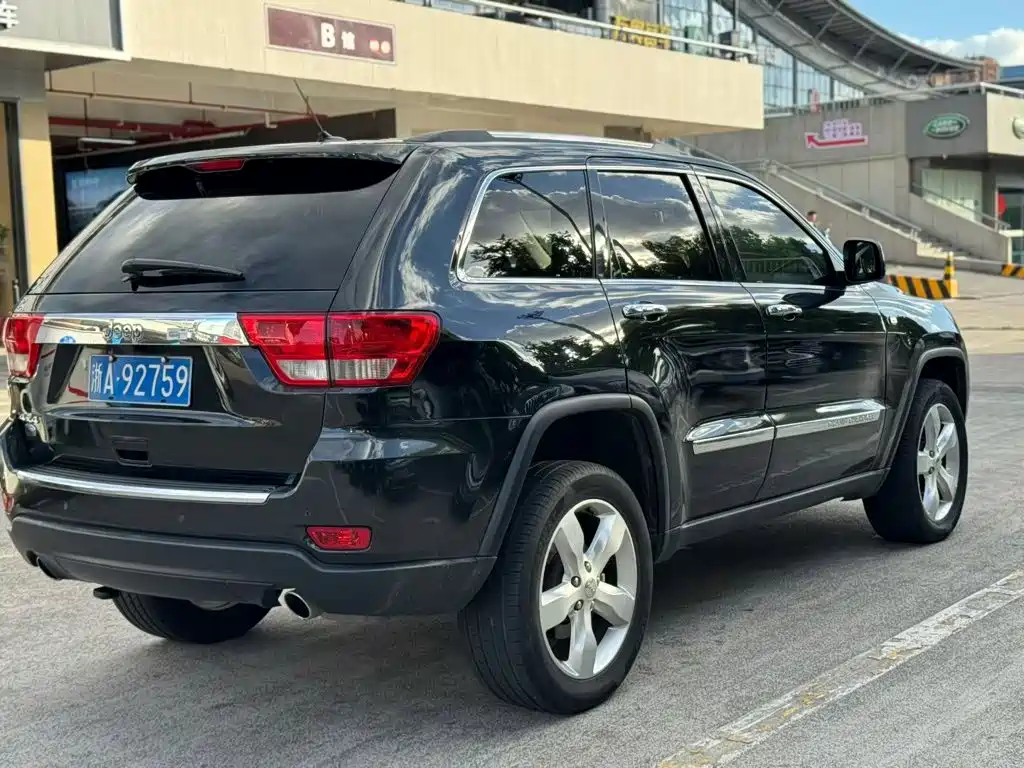 Фото 15 - Jeep Grand Cherokee (Import)