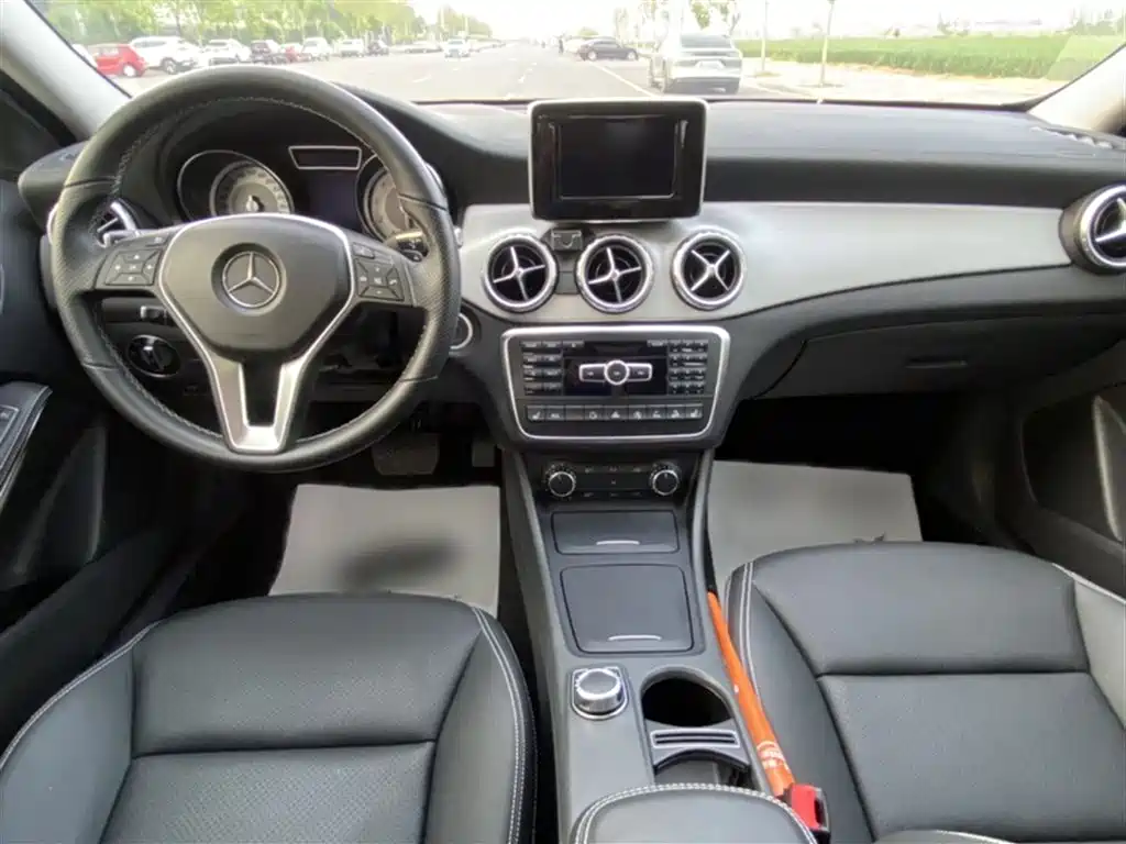 Mercedes-Benz GLA 2015 GLA 220 4MATIC Fashion Edition фото 6