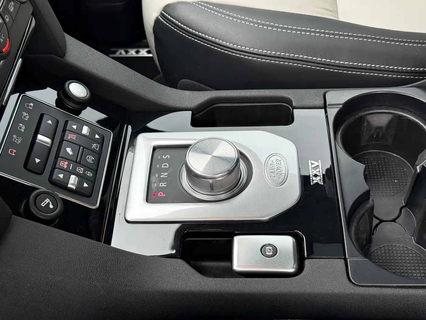Land Rover Discovery 2014 3.0 SC V6 XXV Edition фото 15
