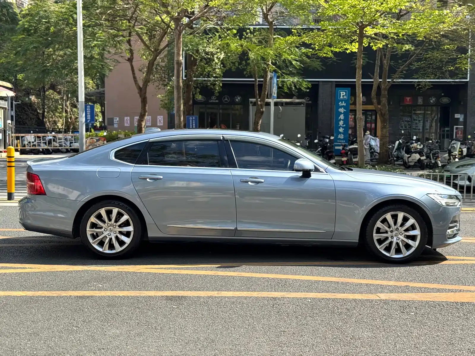 صورة 17 - Volvo S90