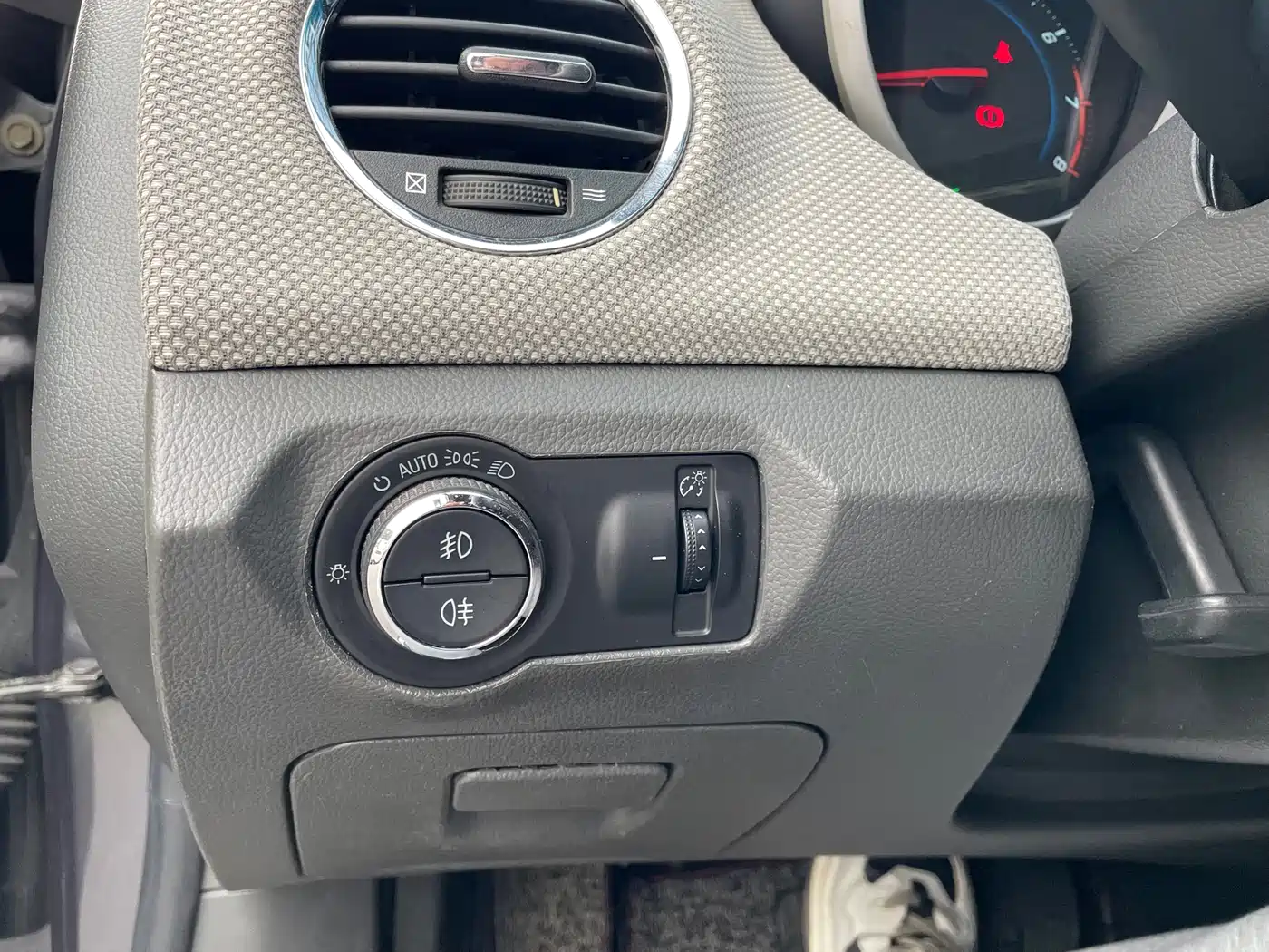 Chevrolet Cruze 2013 Model 1.6L SE AT фото 10