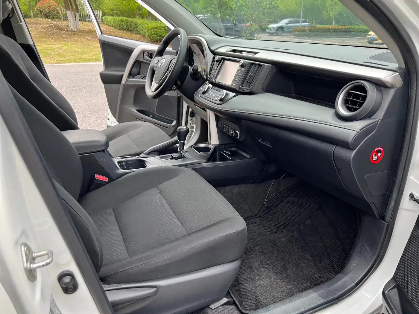 Toyota RAV4 Rongfang 2016 2.0L CVT 2WD Comfort (China V) фото 12