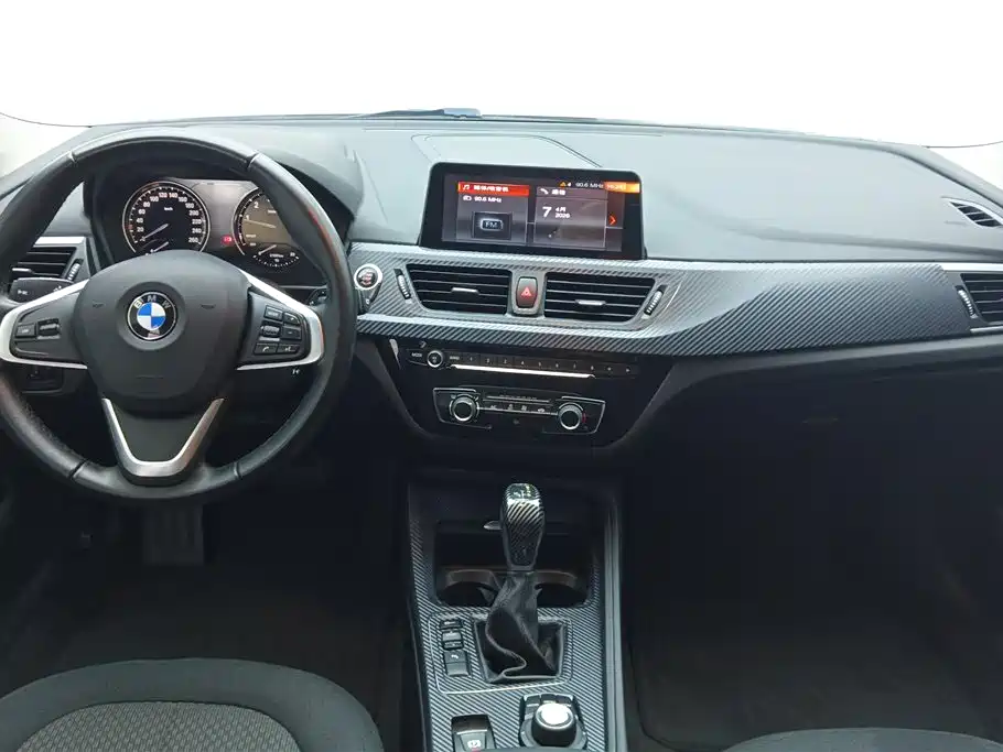 BMW 1 Series 2018 118i Fashion Edition фото 11