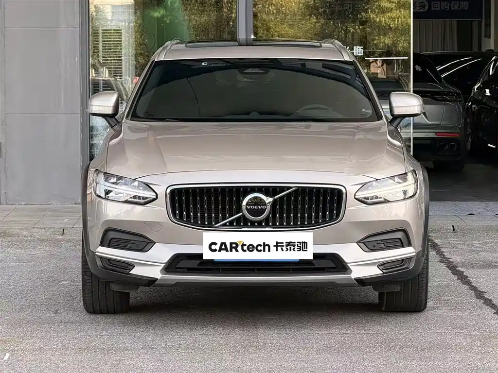 Фото 1 - Volvo V90