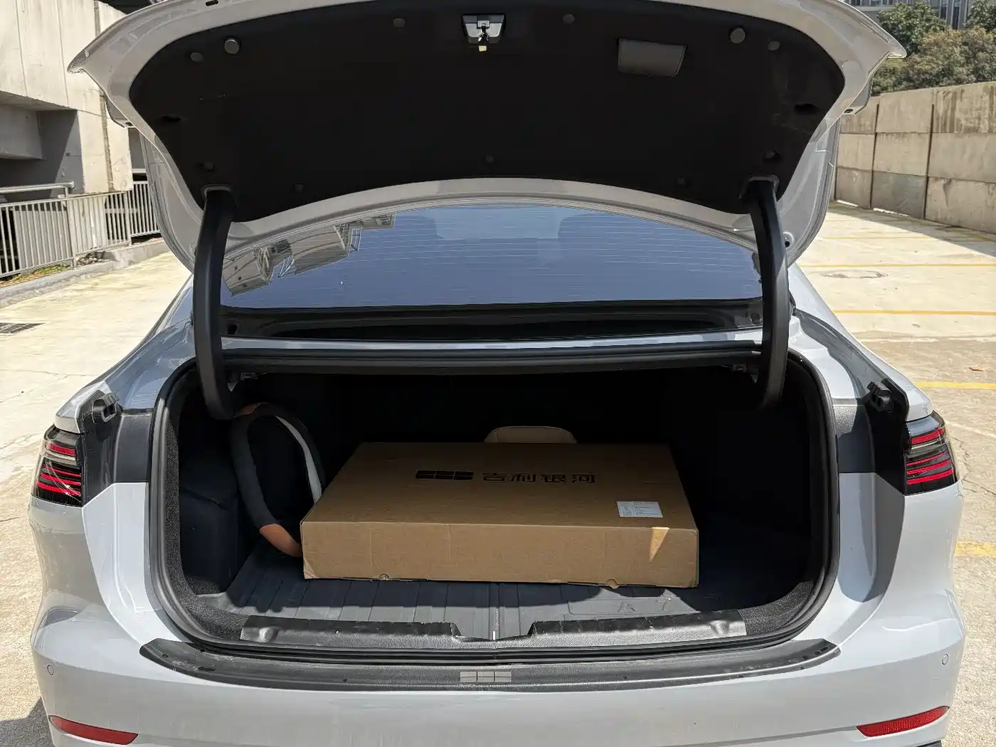 Geely Galaxy Galaxy A7 2025 EM-i 150km Explorer+ Edition фото 18