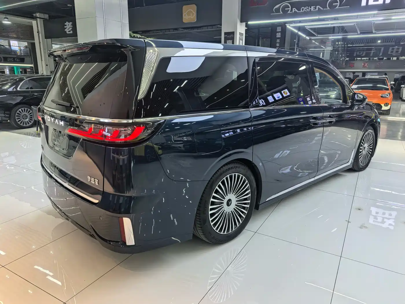 Voyah Auto Voyah Dreamer 2025 PHEV AWD Flagship Kunpeng Edition фото 18