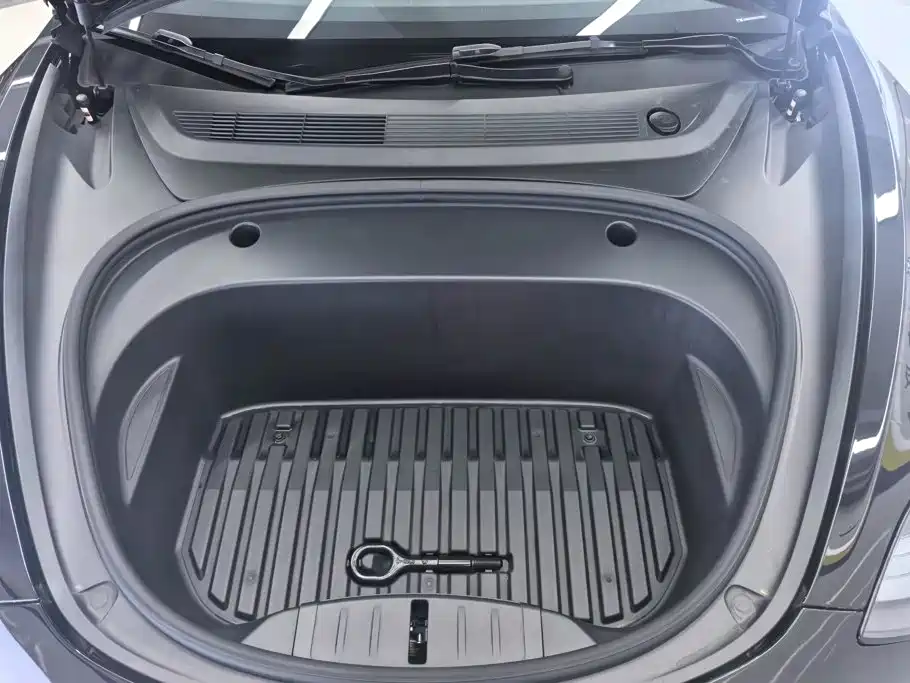 Фото 10 - Tesla Model 3