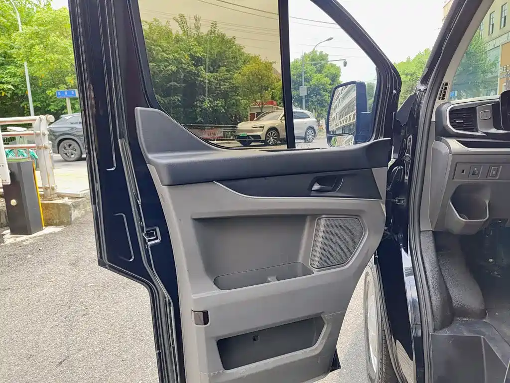 Ford Transit 2023 2023 Model 2.0T Diesel Automatic Multi-purpose Commercial Vehicle Medium Wheelbase Medium Roof 5/6 Seater