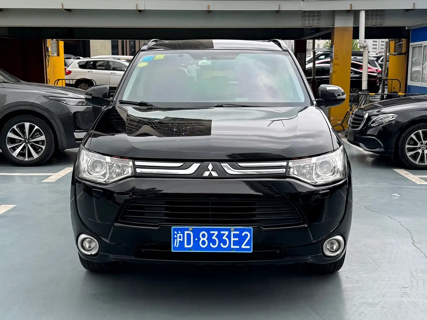 Mitsubishi Outlander (Import) 2014 2.4L 4WD Luxury Value Edition 7-seater фото 2