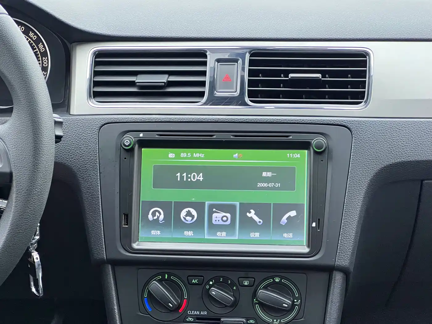 Škoda Skoda Rapid Spaceback 2016 Facelift 1.6L Automatic Innovation Edition фото 13