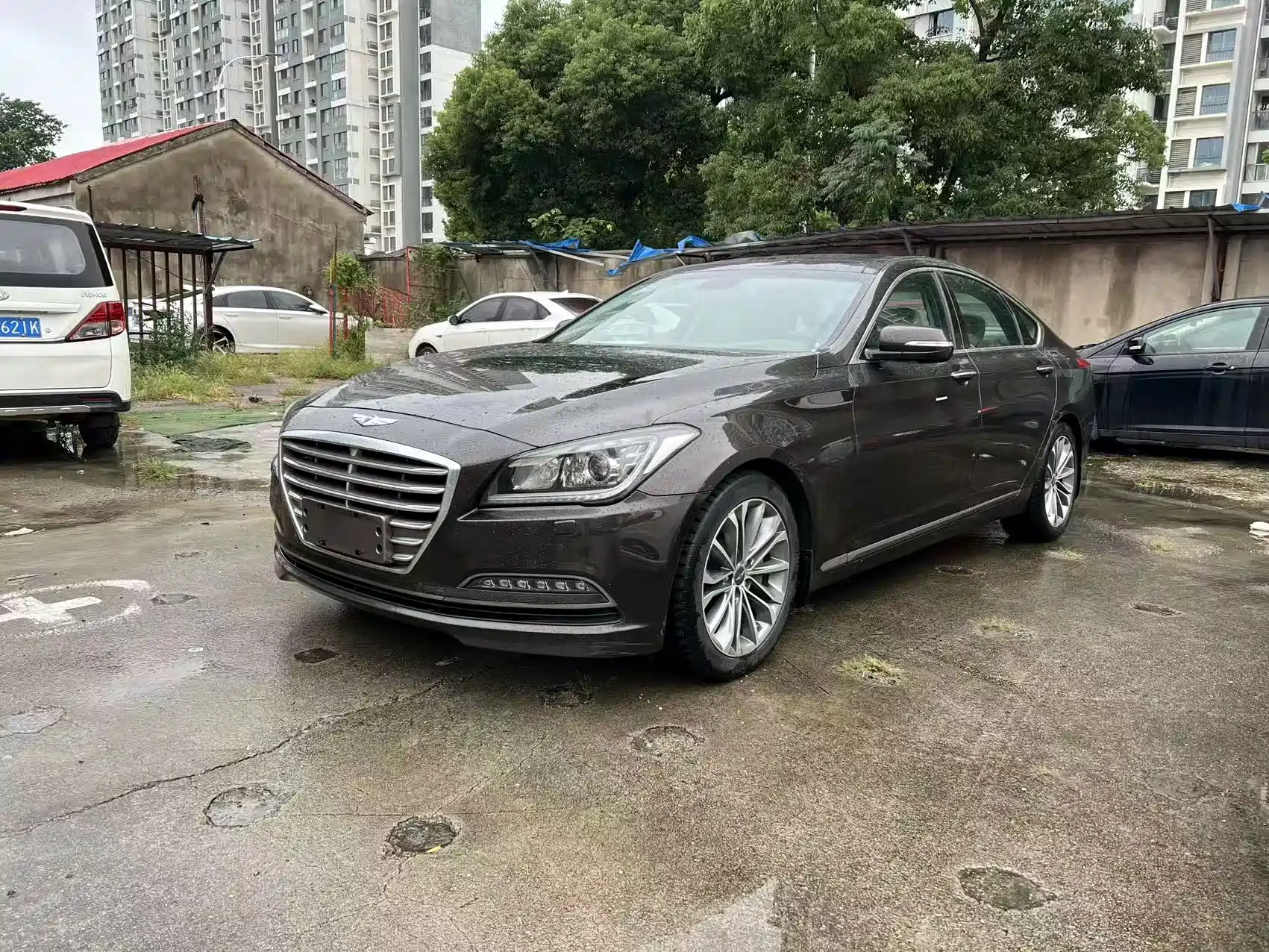 صورة 1 - Hyundai Genesis