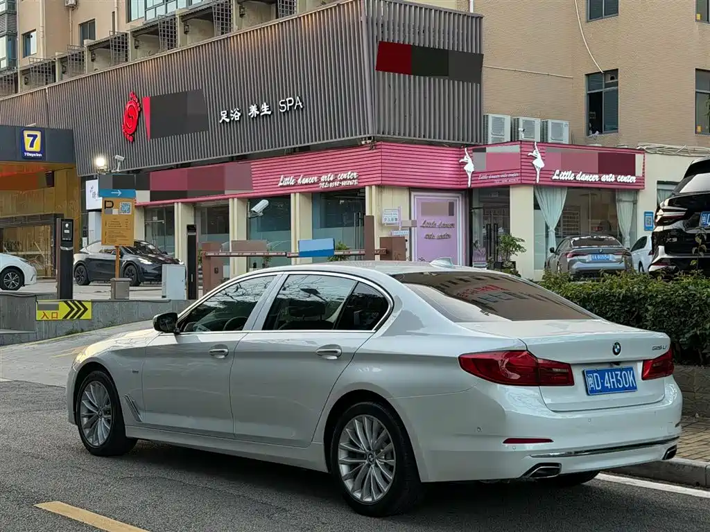 BMW 5 Series 2019 525Li M Sport Package фото 11