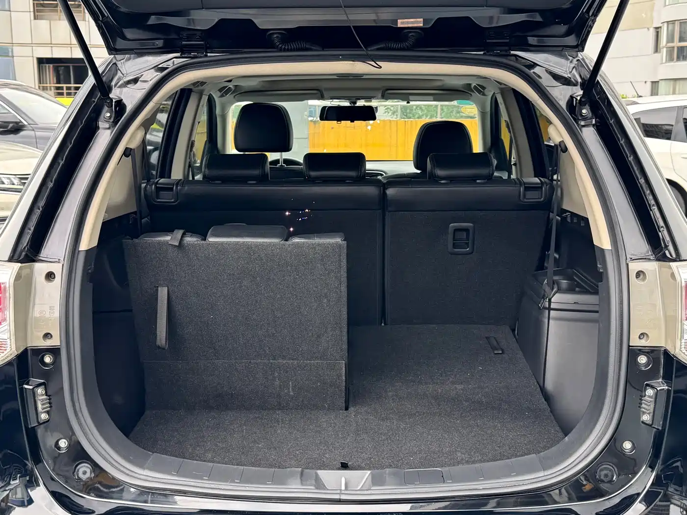 Mitsubishi Outlander (Import) 2014 2.4L 4WD Luxury Value Edition 7-seater фото 8