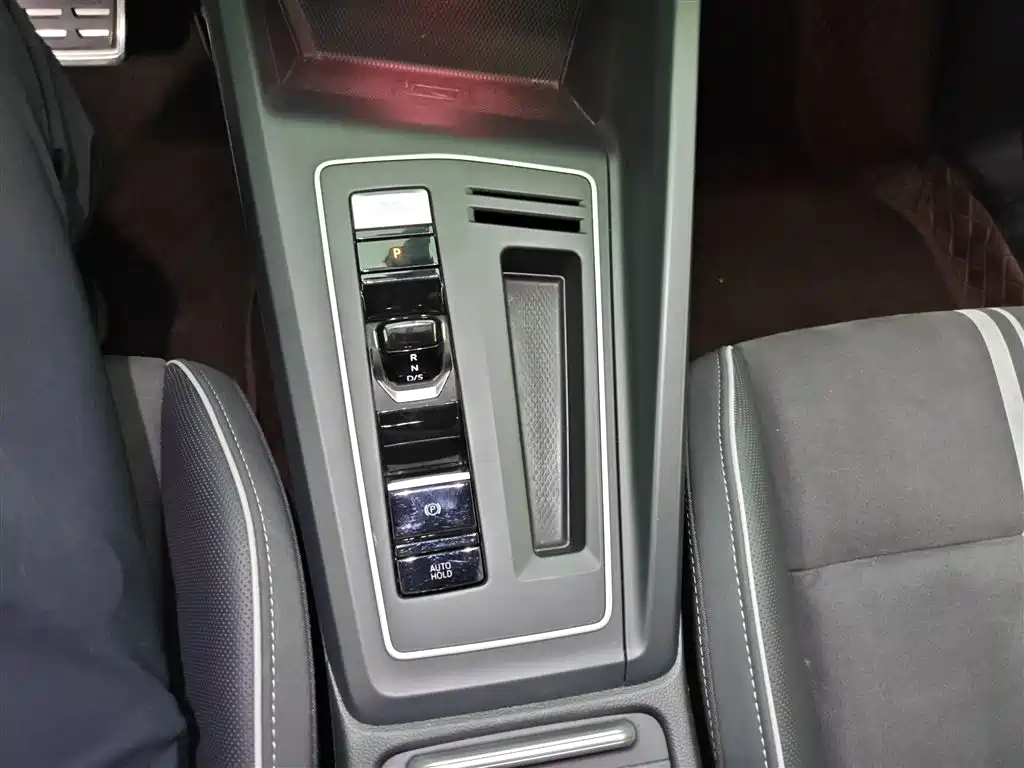 Volkswagen Golf 2023 Facelift 280TSI DSG R-Line Lite фото 9