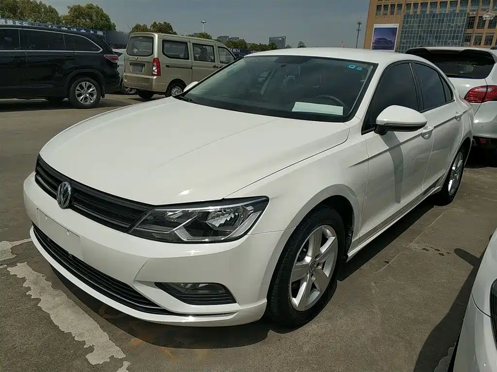 Volkswagen Lamando 2015 230TSI DSG Style