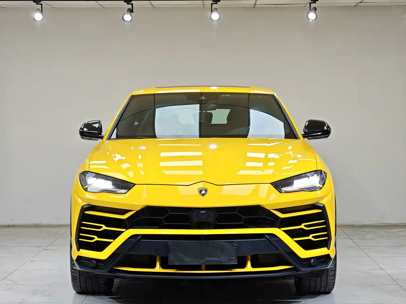 Фото 1 - Lamborghini Urus