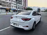 Photo 4 - Hyundai Elantra