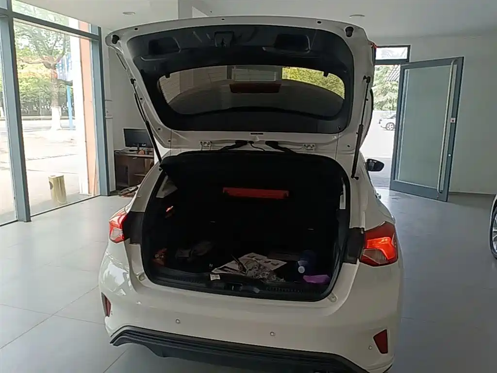 FORD FOX